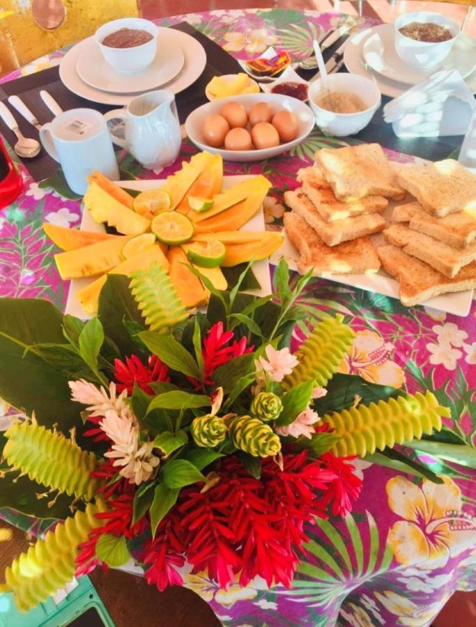 アピア Apaula Heights Lounge Bed & Breakfast エクステリア 写真