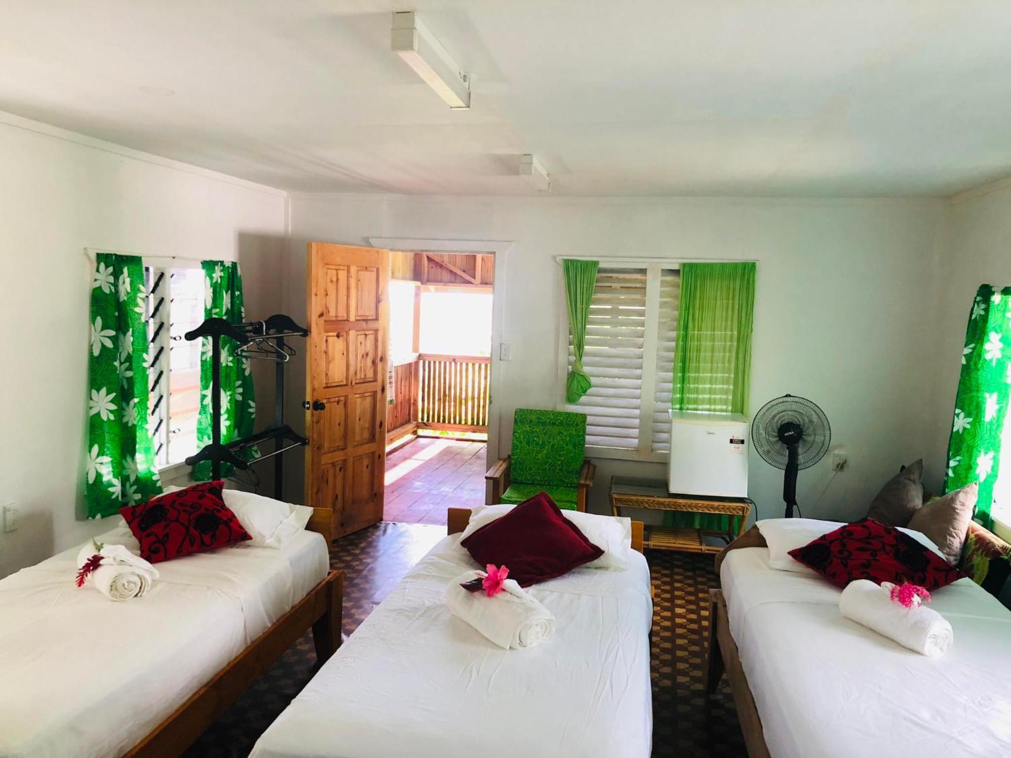 アピア Apaula Heights Lounge Bed & Breakfast エクステリア 写真