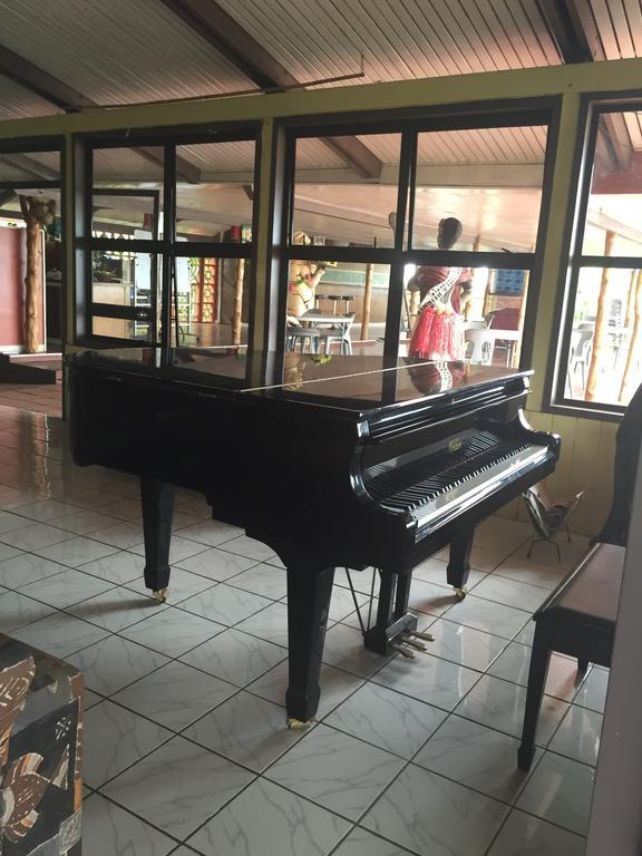 アピア Apaula Heights Lounge Bed & Breakfast エクステリア 写真